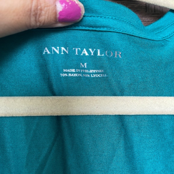 ANN TAYLOR Ruched Puff-Sleeve Tee – Teal – Size M - Picture 3 of 5